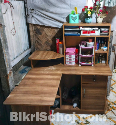 কম্পিউটার টেবিল